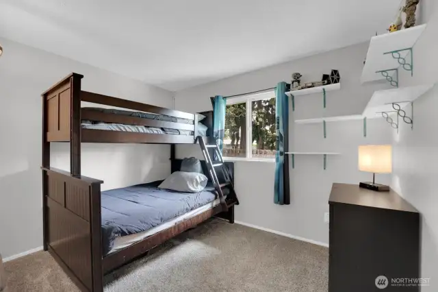 2nd bedroom