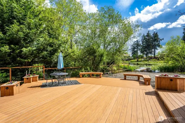Great for entertaining with built in benches.