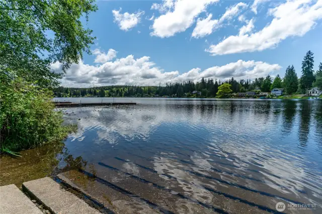Boat launch for electric motors only.  Great to paddleboard or kayak too.  5 minutes from home.