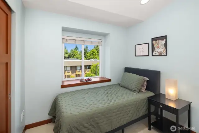 2nd upper bedroom