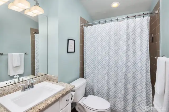 upper level full bath