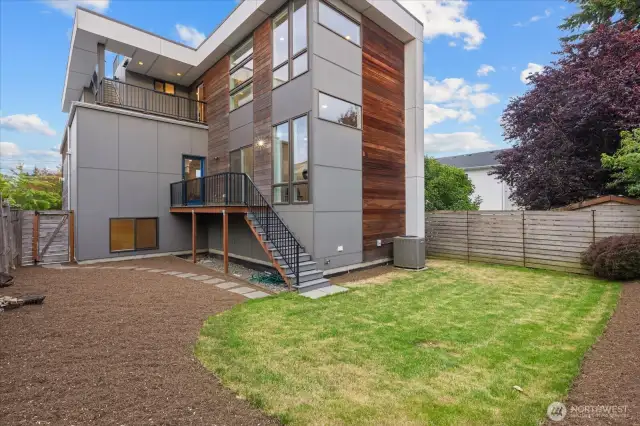 Sprawling back yard with easy maintenance