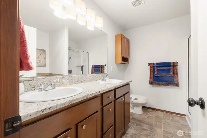 Primary Suite with Walk-in-Closet & 5-Piece Bath