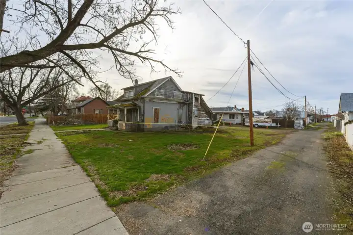 444 - Front house