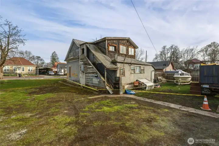 444 - Front house