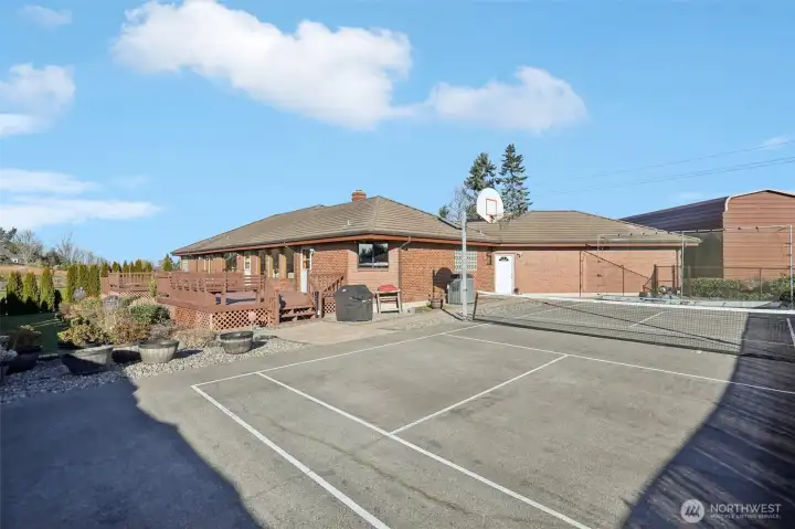 Pickle ball court w/ lights