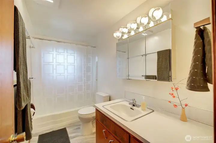 Full bath on the main