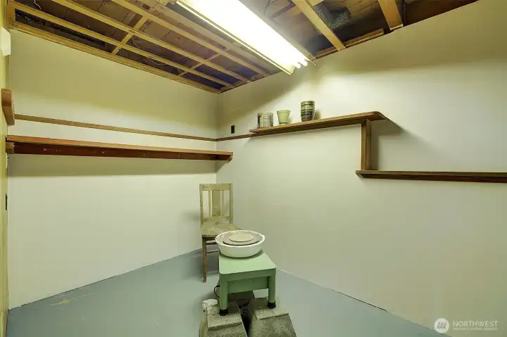 bonus space could be a great shop or wood working room