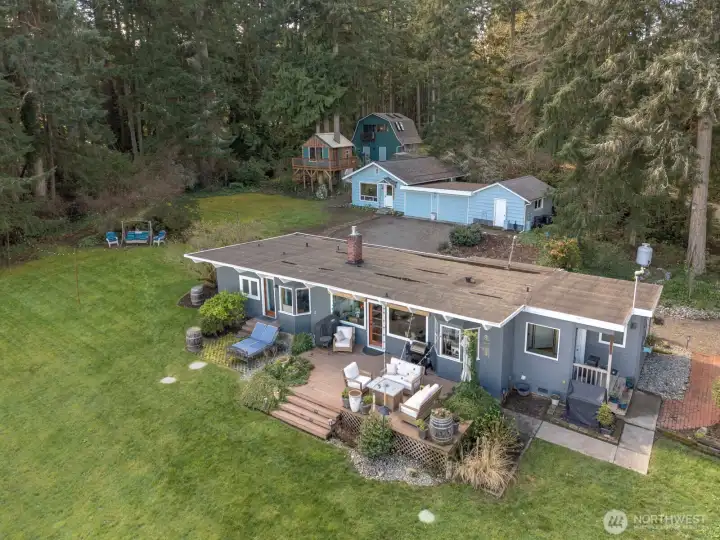 Expansive Rambler Property Offering a Main Home, Guest Home & Barn Expansive Rambler Property Offering a Main Home, Guest Home & Barn