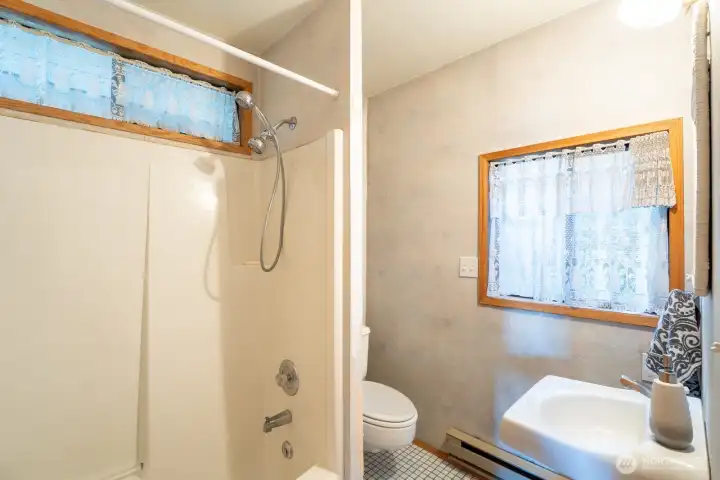 Secondary living space with full bath