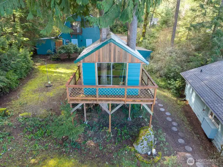 A storybook treehouse retreat