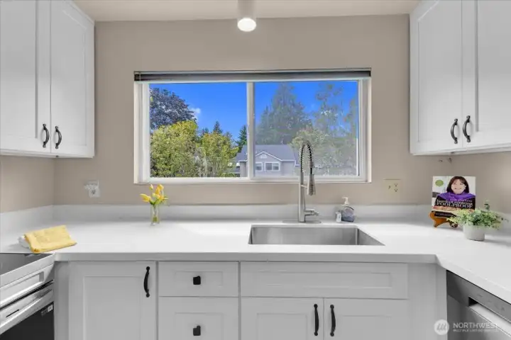 Brand new window with sunshine cming through to brighten up the kitchen!