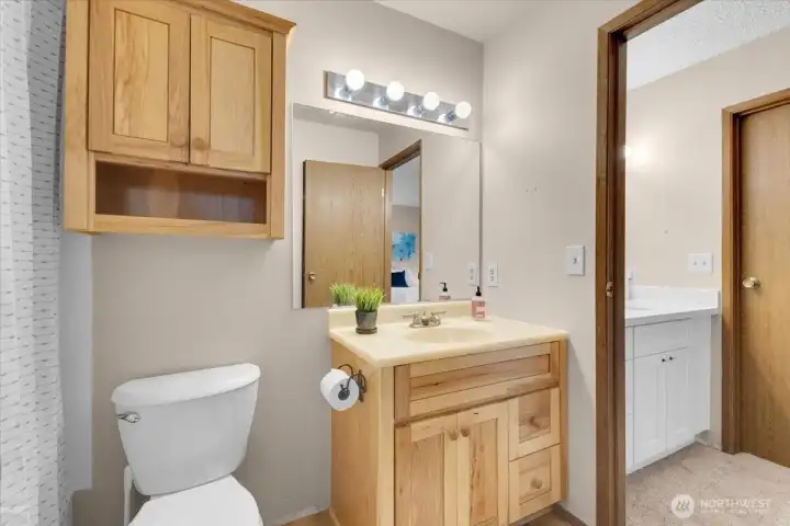 2nd floor bath with access for 2nd bedroom