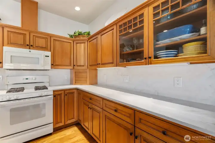 Lots of storage, beautiful glass fronted doors, double glazed finish. Handy appliance garage too! Full height quartz backsplash is a smart solution for easy clean up.