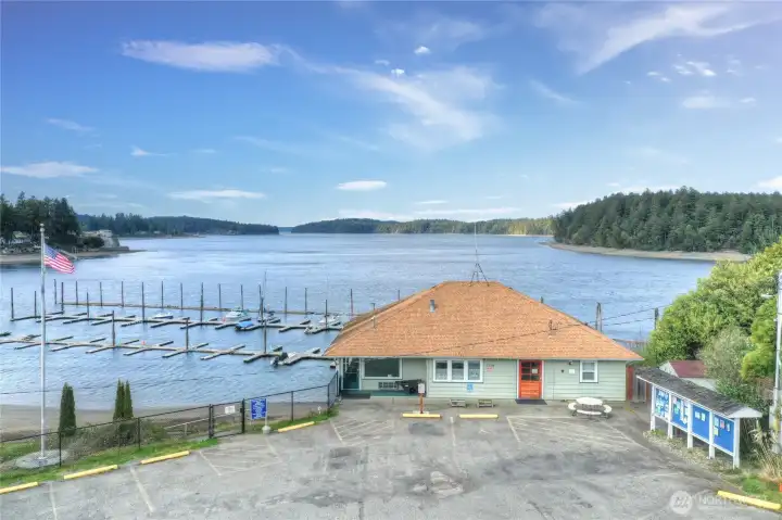 Clubhouse where many events and classes are hosted for members. Great dock and marina, plus beach!