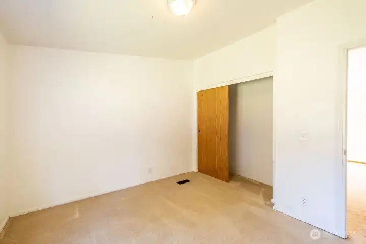 Den room/Office with closet