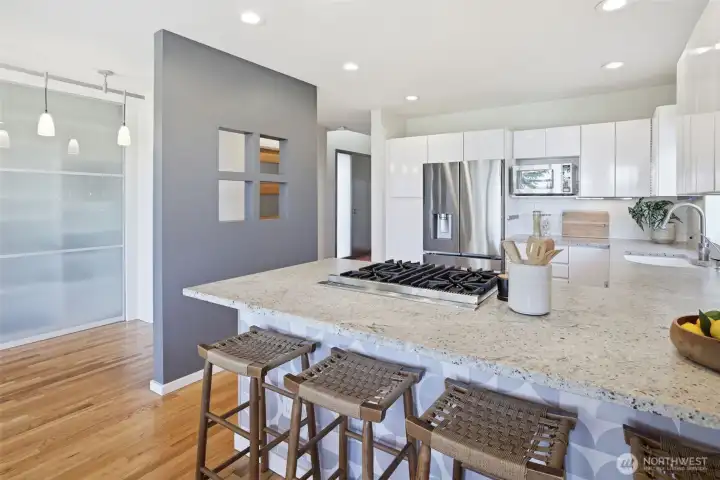 This is a very tastefully designed kitchen.