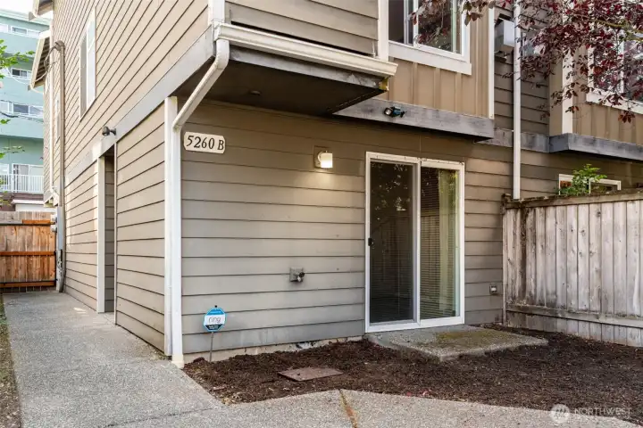 1,120sqft lot with gardening space