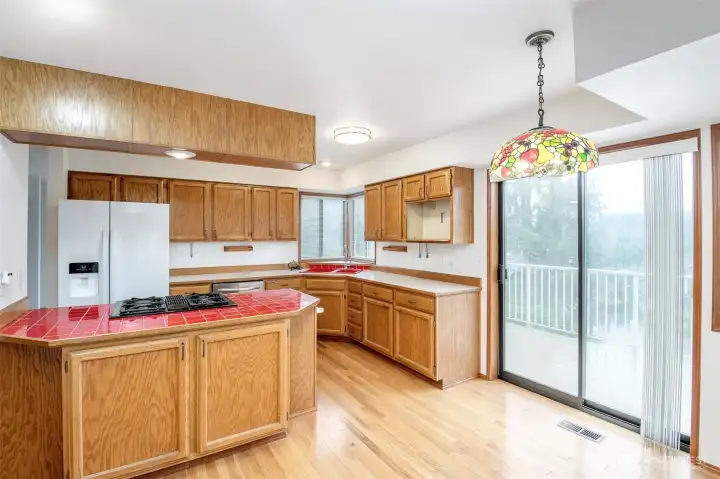 Eat-in Kitchen space with sliding door outback