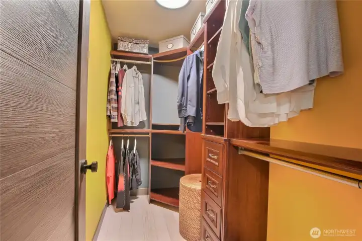 walk in closed on master bedroom
