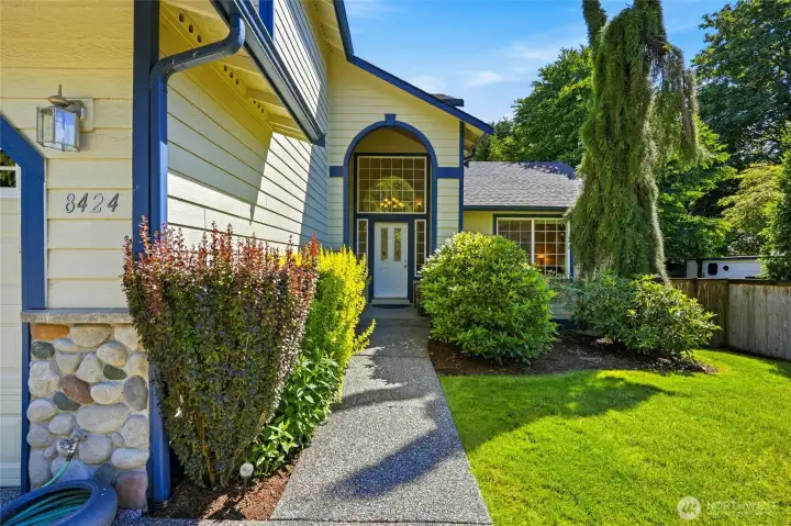 The gorgeous landscaping is candy for your eyes in the front and back yard! The gorgeous landscaping is candy for your eyes in the front and back yard!