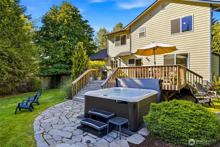 The flagstone patio just sets this hot tub off well! The flagstone patio just sets this hot tub off well!
