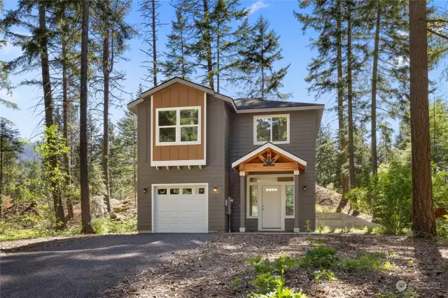 Welcome to 1031 Oakmont Dr. nestled in the woods in the highly sought-after neighborhood of Sun Country, located just west of Cle Elum, WA.