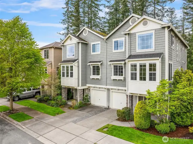 Stunning Cam-West resale in the sought after private community of Magnolia Circle in the picturesque Snoqualmie Valley. This small pocket community has the very best proximity to the Ridge amenities.