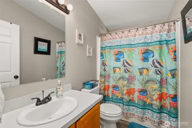 Full Guest Bath Between the Guest Bedrooms!