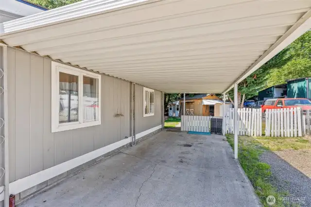 Nice & Convenient Covered Carport!