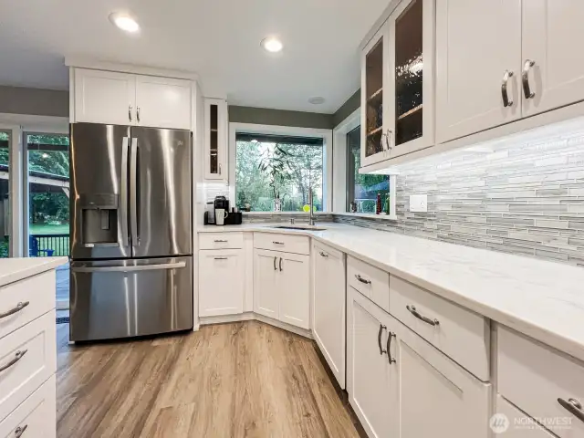 So much counter and cabinet space