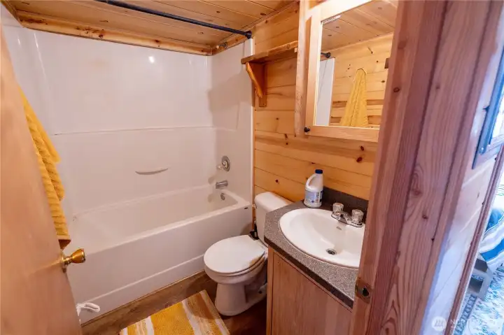 Bath room- cabin one Bath room- cabin one