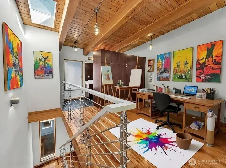 Artist's loft - Virtually staged