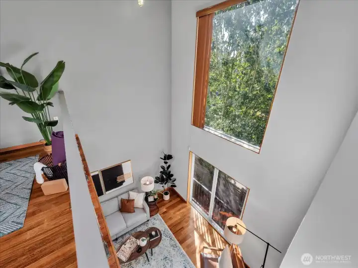 20 ft ceilings makes this a great artist's space also.