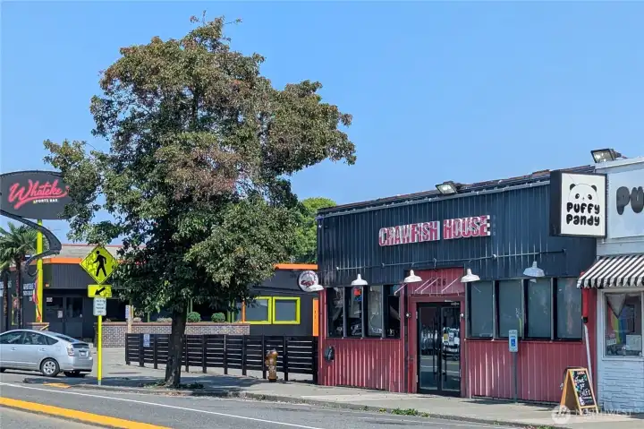 Minutes from downtown White Center dining & nightlife