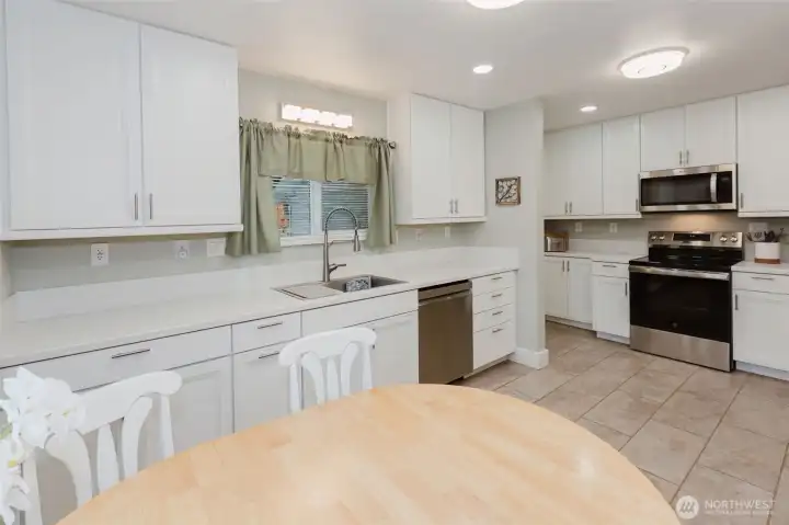 Shiny quartz countertops!
