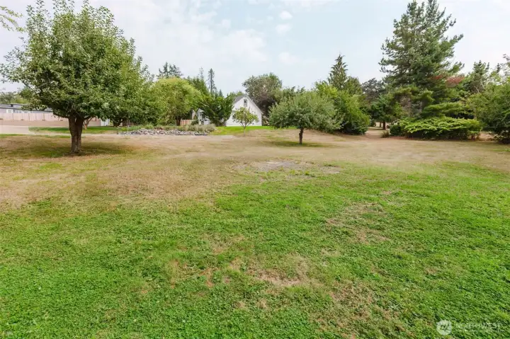 Don't miss this rare gem—it’s a peaceful retreat with easy access to town and views that never get old!