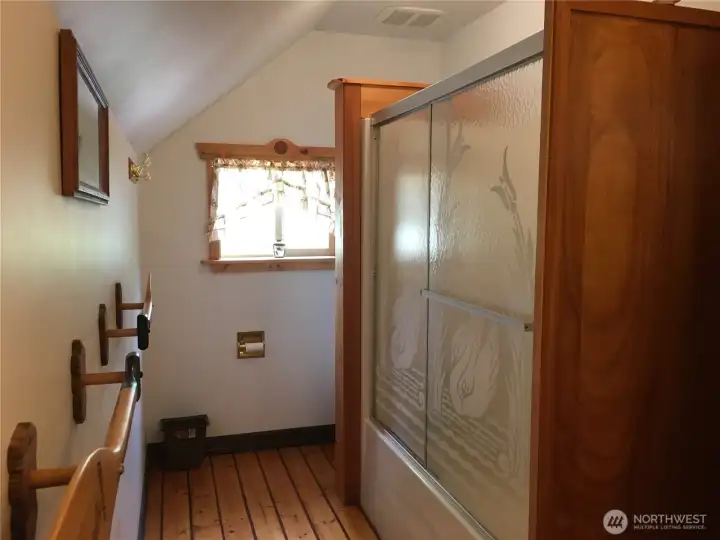 Airbnb Bath