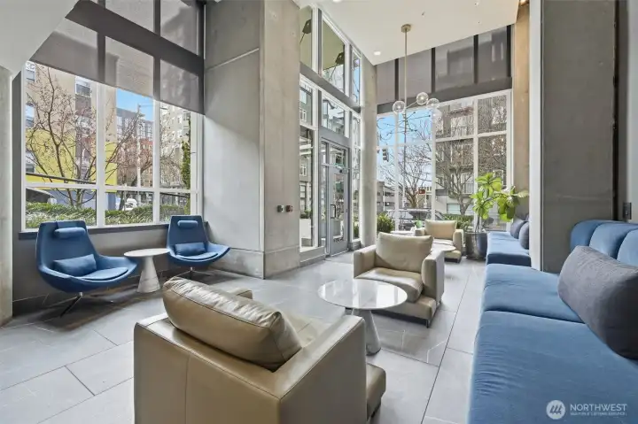 Entrance foyer with 24 hour concierge desk attendant