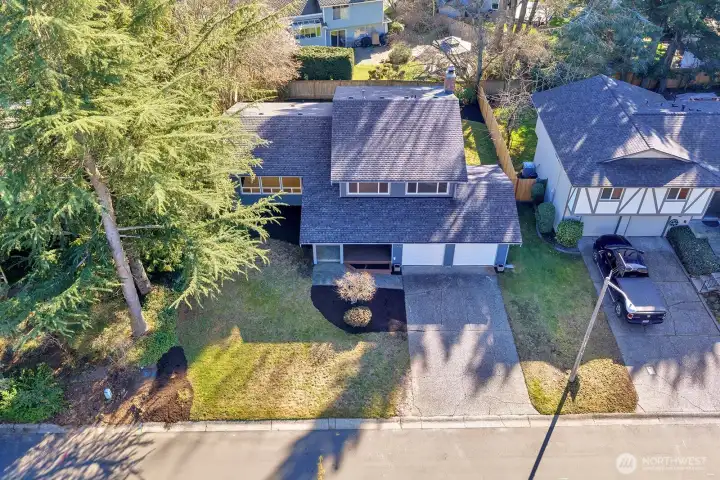 Plenty of parking in driveway
