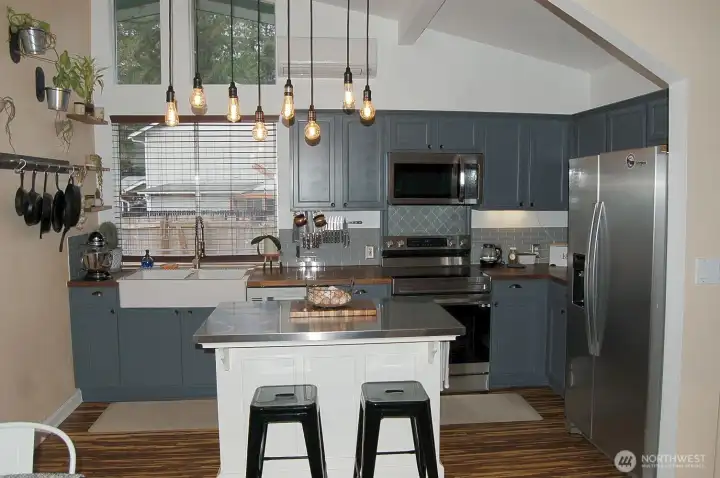 Gourmet kitchen