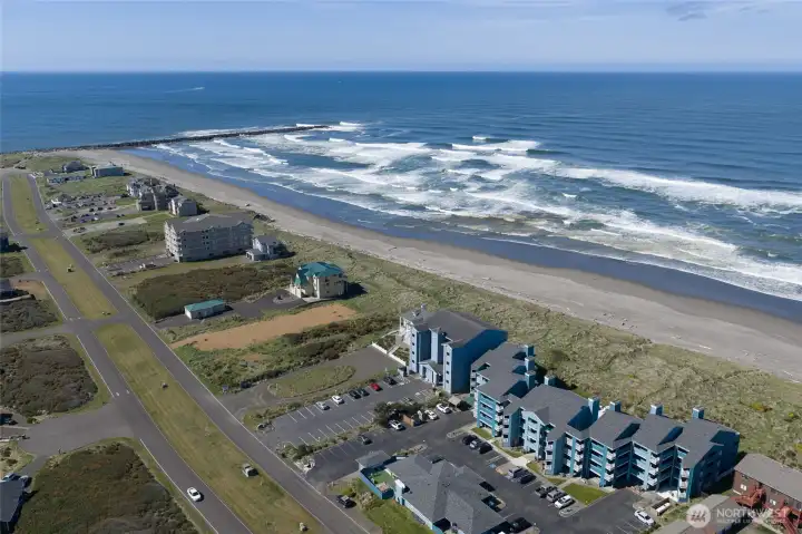 Enjoy the sound of the waves Enjoy the sound of the waves