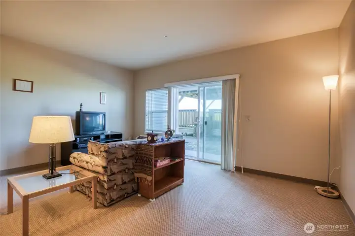 Living room has plenty of room for entertaining. Living room has plenty of room for entertaining.