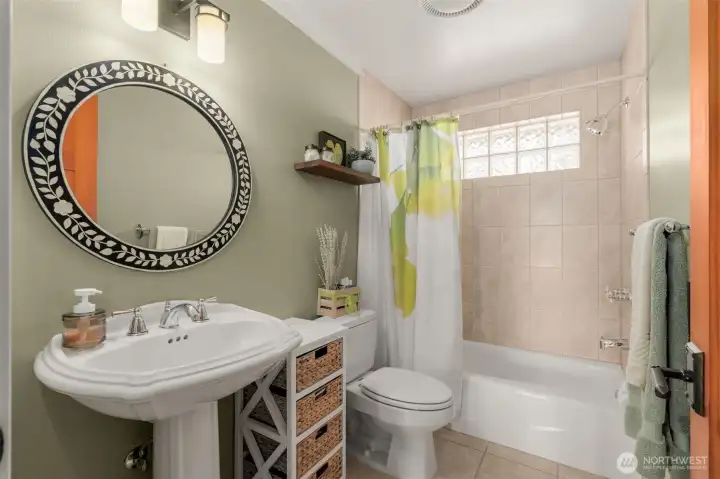 2nf floor guest bath 2nf floor guest bath