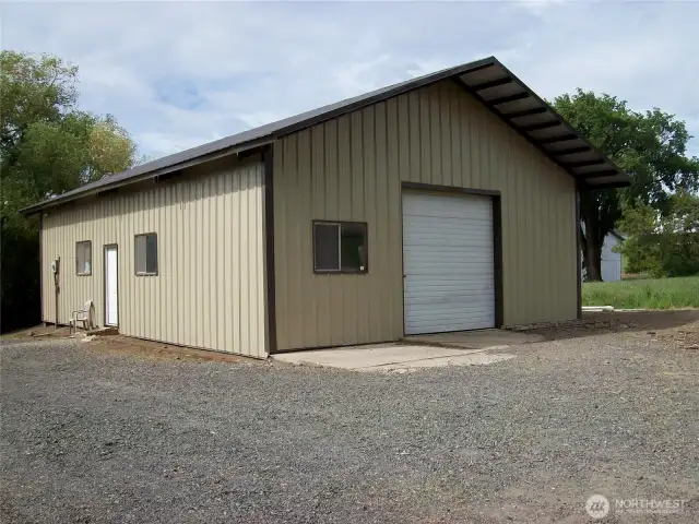 This spacious 30x45 foot shop comes equipped with a wood stove to keep you warm while working. Featuring a large garage door, it's perfect for bringing in equipment for projects or repairs. Additionally, there's an extra office area for your workspace needs.
