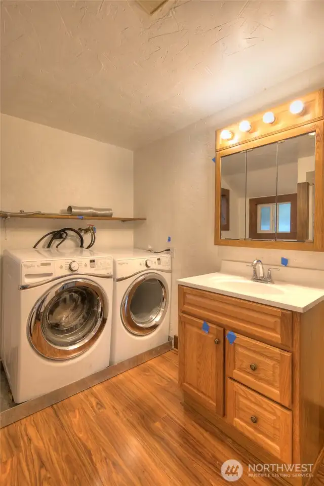Full bath and laundry upstairs, cont