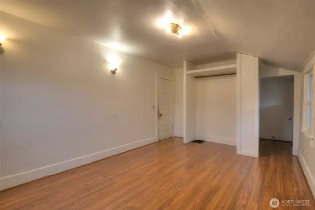 Upstairs bedroom #2, cont