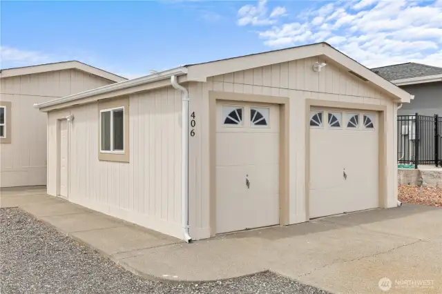 Detached Garage.