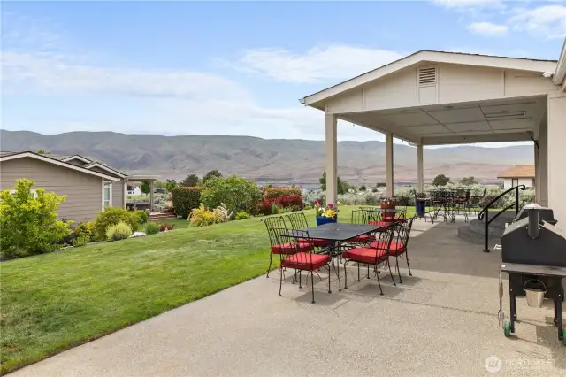HUGE entertaining patio.
