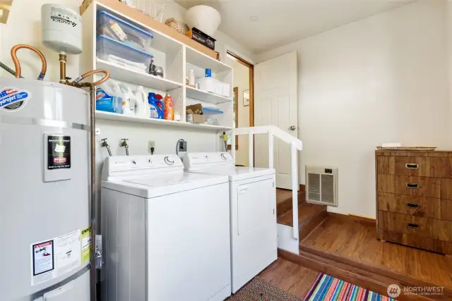 cabin 2- laundry room with washer and dryer in unit